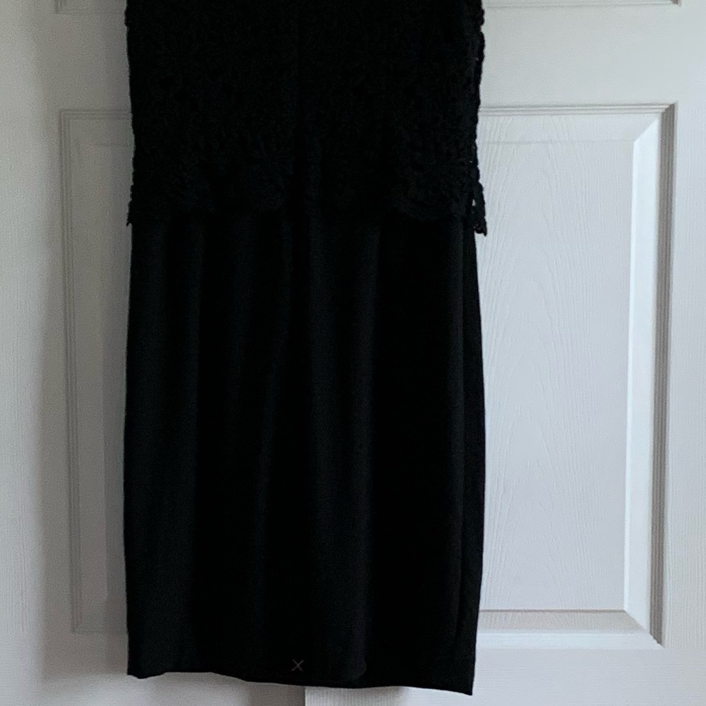 Black dress with embroidered lace detail - Picture 6 of 6